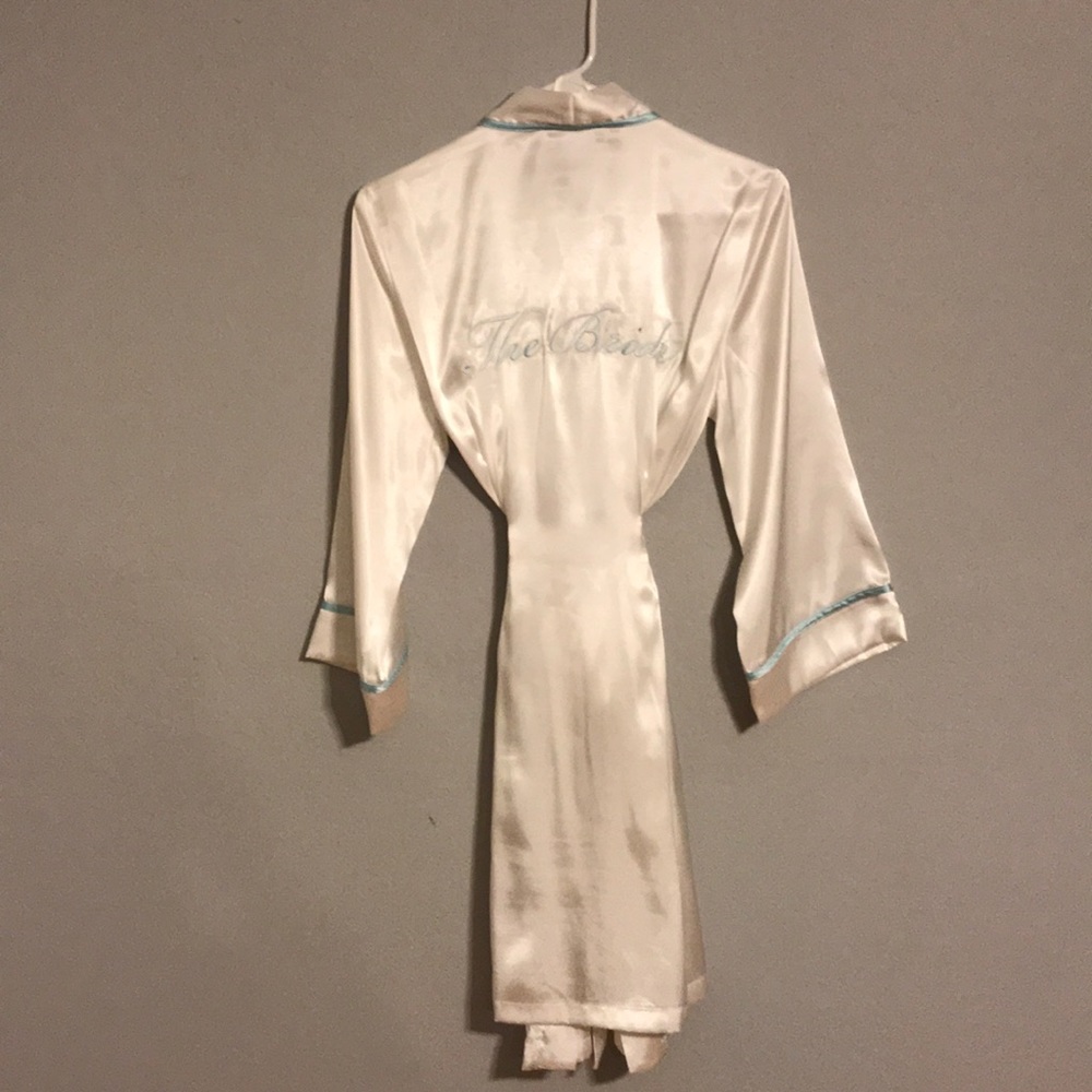 BRIDE ROBE - Picture 2 of 5